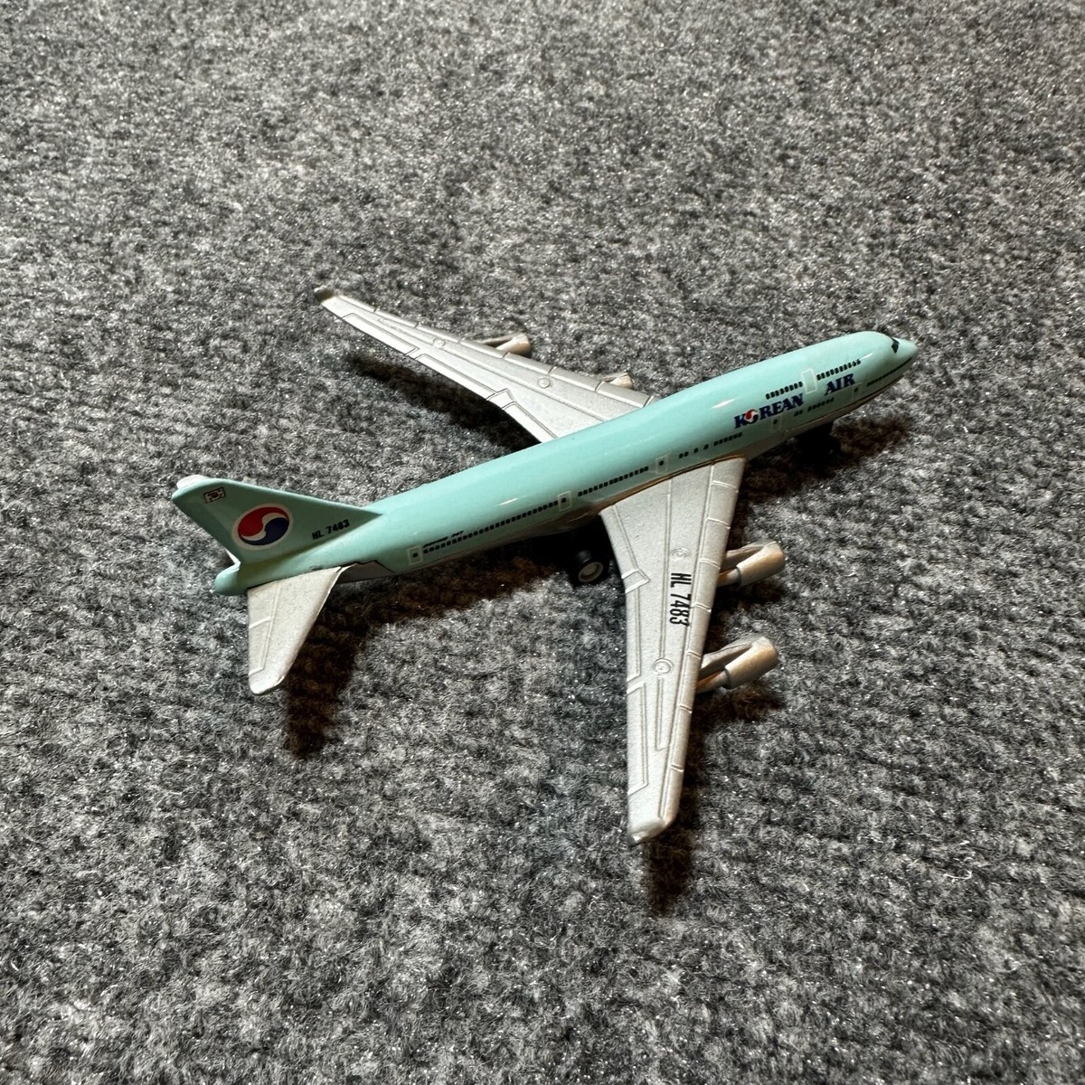 NEW VINTAGE Korean Air Plane Boeing 747-400 Retractable
