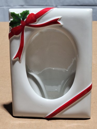 Ribbon & Holly 5 x 7 Porcelain Picture Frame NIB - Picture 2 of 5