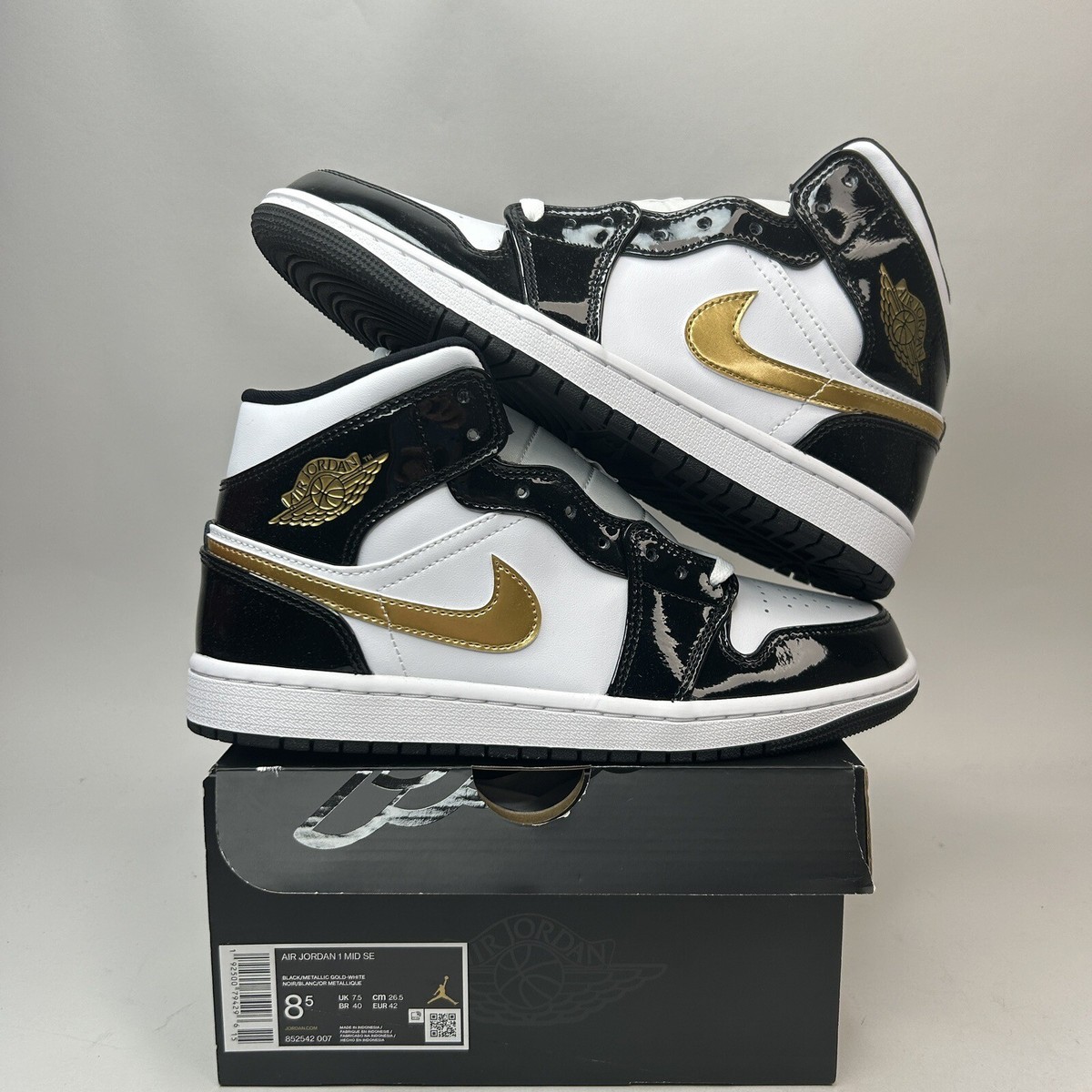Nike Air Jordan 1 Mid SE “Patent Black Metallic Gold” 852542 Nike Air Jordan 1 Mid SE “Patent Black Metallic Gold” 852542