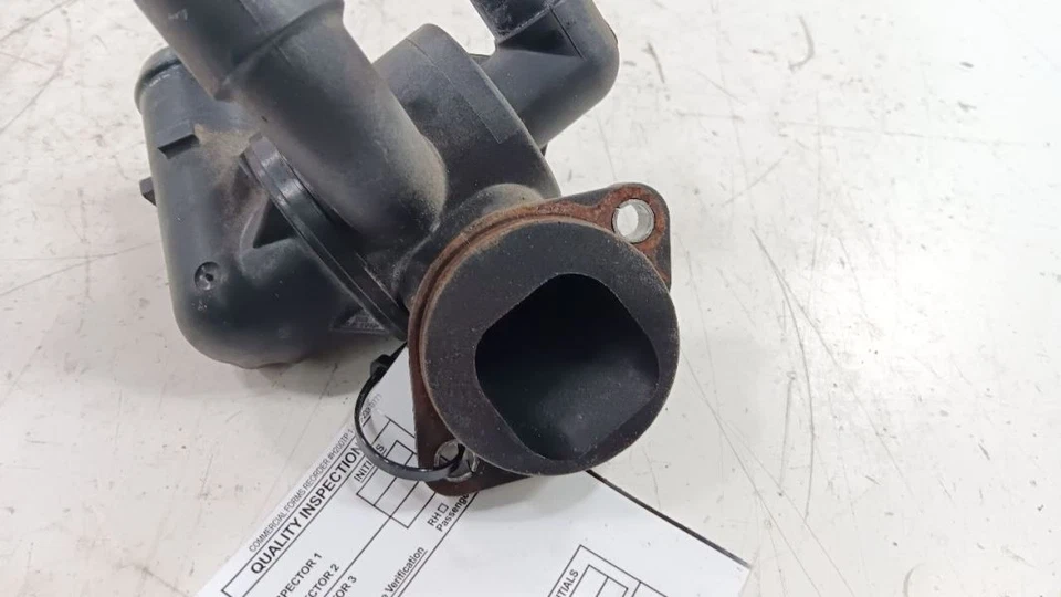 Soporte de montaje de carcasa termostato Volkswagen Golf 2010 2011 2012 2013 2014 Foto 3 de 4