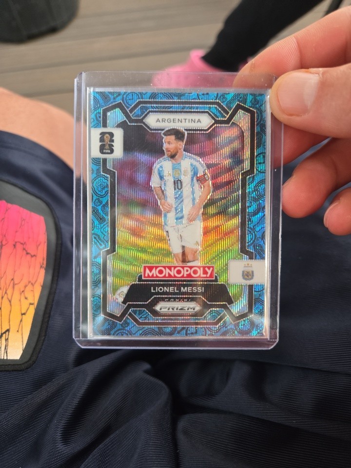 🔥 2026 FIFA World Cup Prizm Monopoly Lionel Messi #1 Blue Wave Prizm  (SP) 🔥