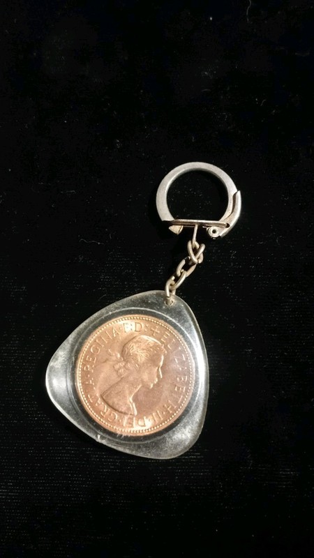 1967 PENNY ELIZABETH III In A Vintage Plastic Coin Protection Holder Keychain.