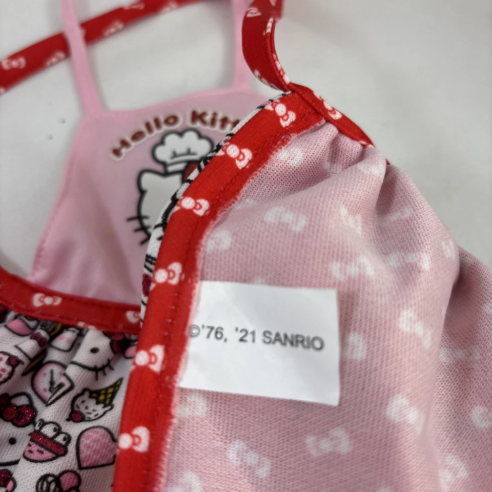 Avental de bonecas Hello Kitty 18” AG OG MYLIFE SANRIO e patins listrados preto e branco - Imagem 3 de 4