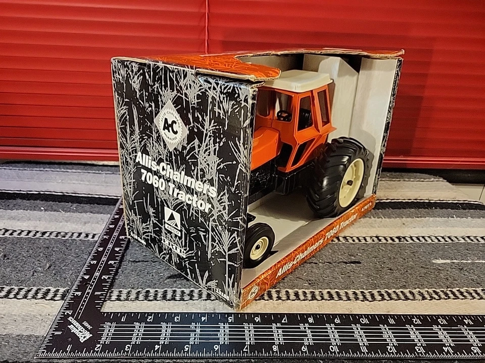 Ertl Allis Chalmers 7060 1/16 Diecast Farm Tractor Replica Collectible - Image 3 of 4