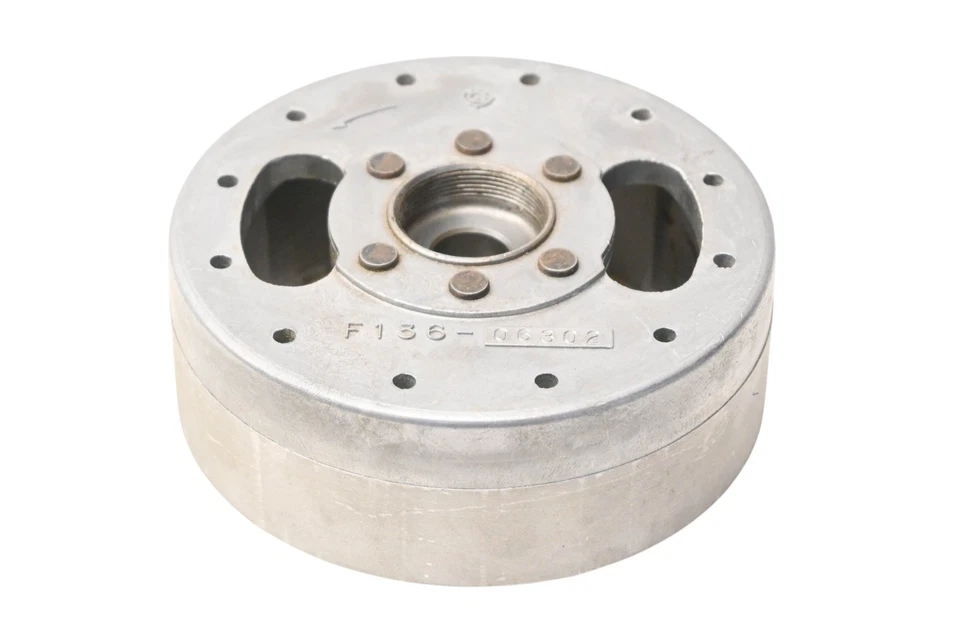 Nuevo rotor de rueda de mosca OEM Yamaha 315-81350-10-00 NOS Foto 2 de 3