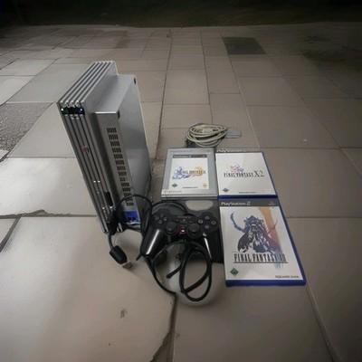 Playstation 2 Silber + 1 Controller + 2 Meomry Card + 3 PS2 Spiele