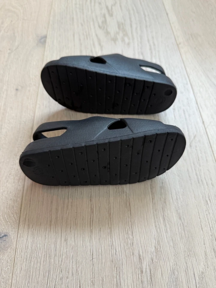 Baby Gap Sandals 7-8 - Image 3 of 3