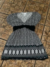 Max Studio small navy yard neck top EUC