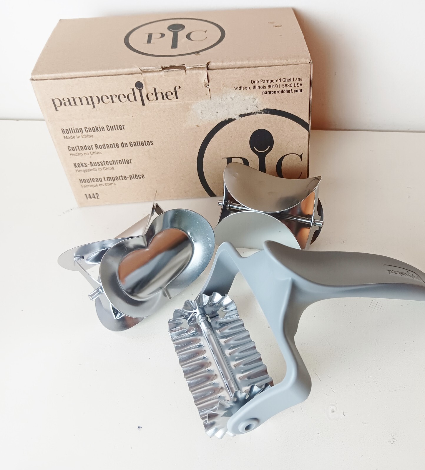 Pampered Chef Rolling Cookie Cutter Tool 1442 In Box Three Heads New in