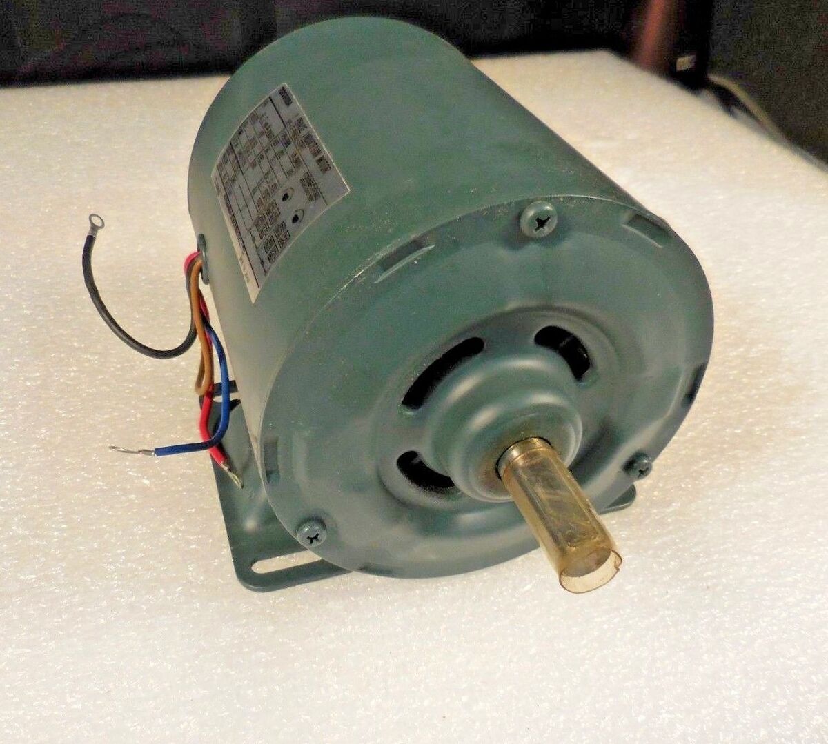 Toshiba SIK-DBKK8 1-Phase Induction Motor (0.2kW, 4-Poles Toshiba SIK-DBKK8 1-Phase Induction Motor (0.2kW, 4-Poles