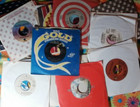 LOT OF 30 45rpm RECORDS - Country Music: Ronnie Milsap  Kenny Rogers  Ed Bruce +