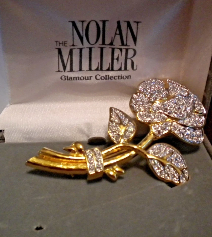 Broche prendedor vintage flor rosa Nolan Miller pedrería clásico en caja