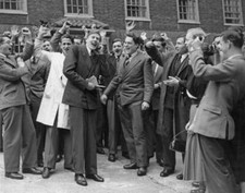 Athlete Roger Bannister Cheered By Fellow Medical Students St Marys H 1954 PHOTO