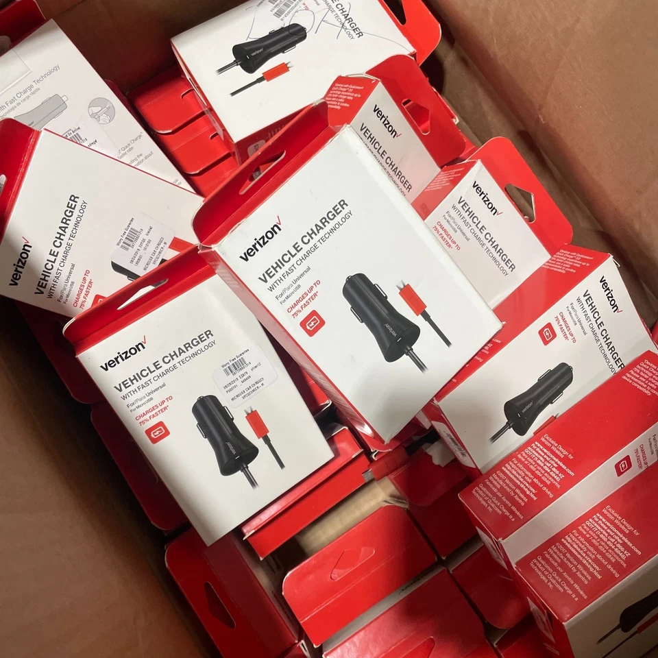 Paquete a granel de aproximadamente 100 cargadores de teléfono - mezcla de pared y automóvil - venta al por mayor Foto 4 de 4