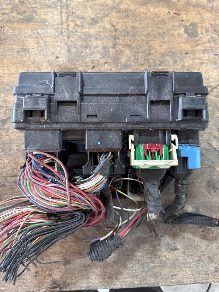 Dodge Nitro Jeep Liberty Patriot TIPM 2008 2009 fabricante de equipos originales caja de fusibles BCM 04692235AJ Foto 4 de 4