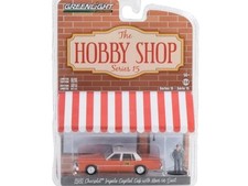Greenlight Chevrolet Impala Capita Cab Taxi With Man In Suit 1981 1:64 97150B