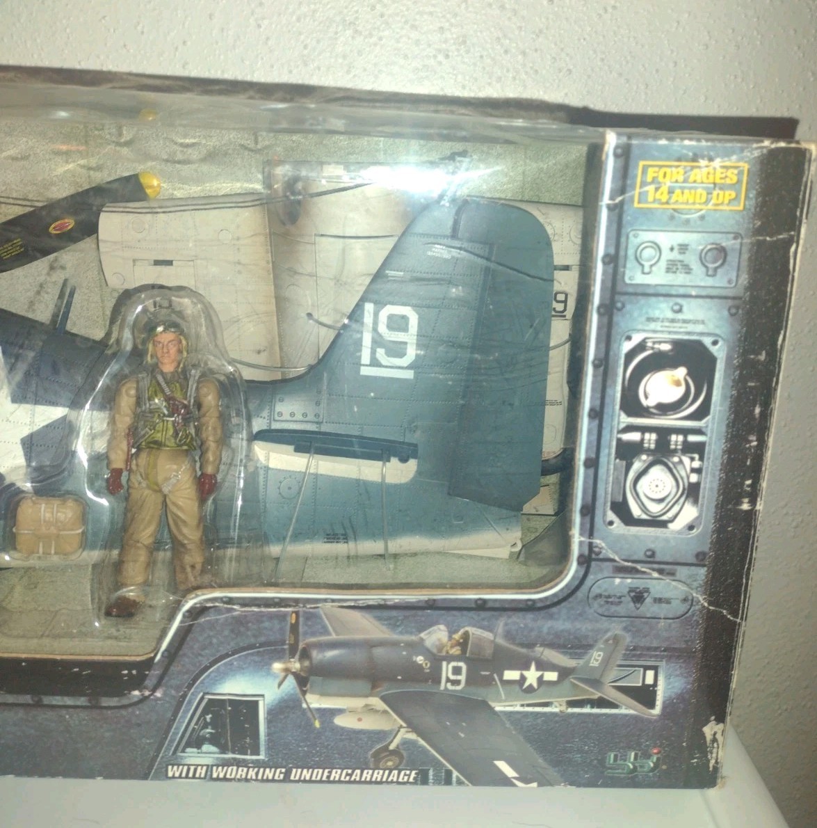 Elite Force WWII F6F Hellcat Fighter Plane 1 18 Scale Felix