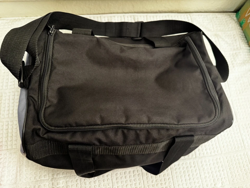 Equipaje de viaje Adidas gris y negro bolsa de lona para gimnasio Foto 3 de 4