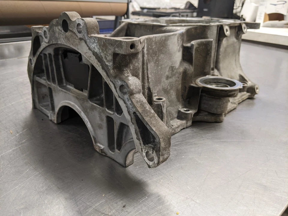 Cacerola de aceite superior del motor para Toyota Prius c 1.5 12-18 Foto 3 de 4