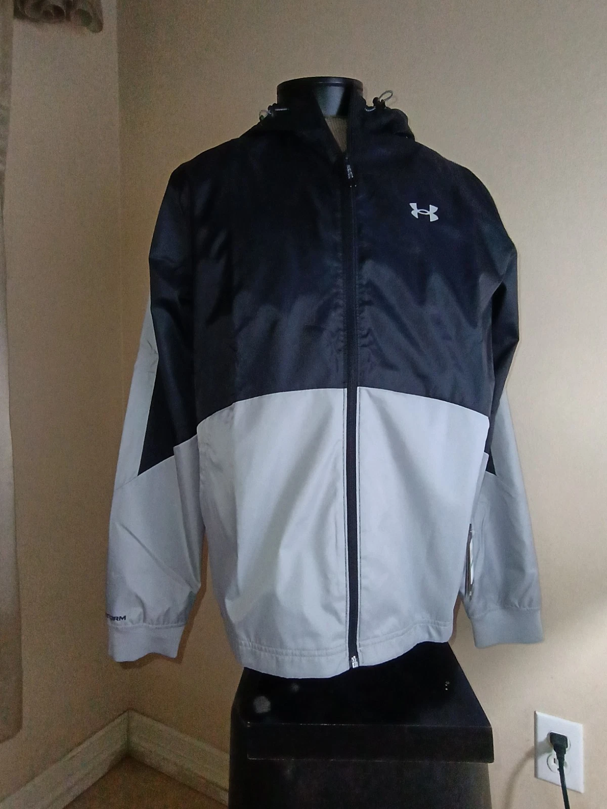 Under Armour Men's Legacy Windbreaker Jacket Storm Black/Gray - NWT Large $100