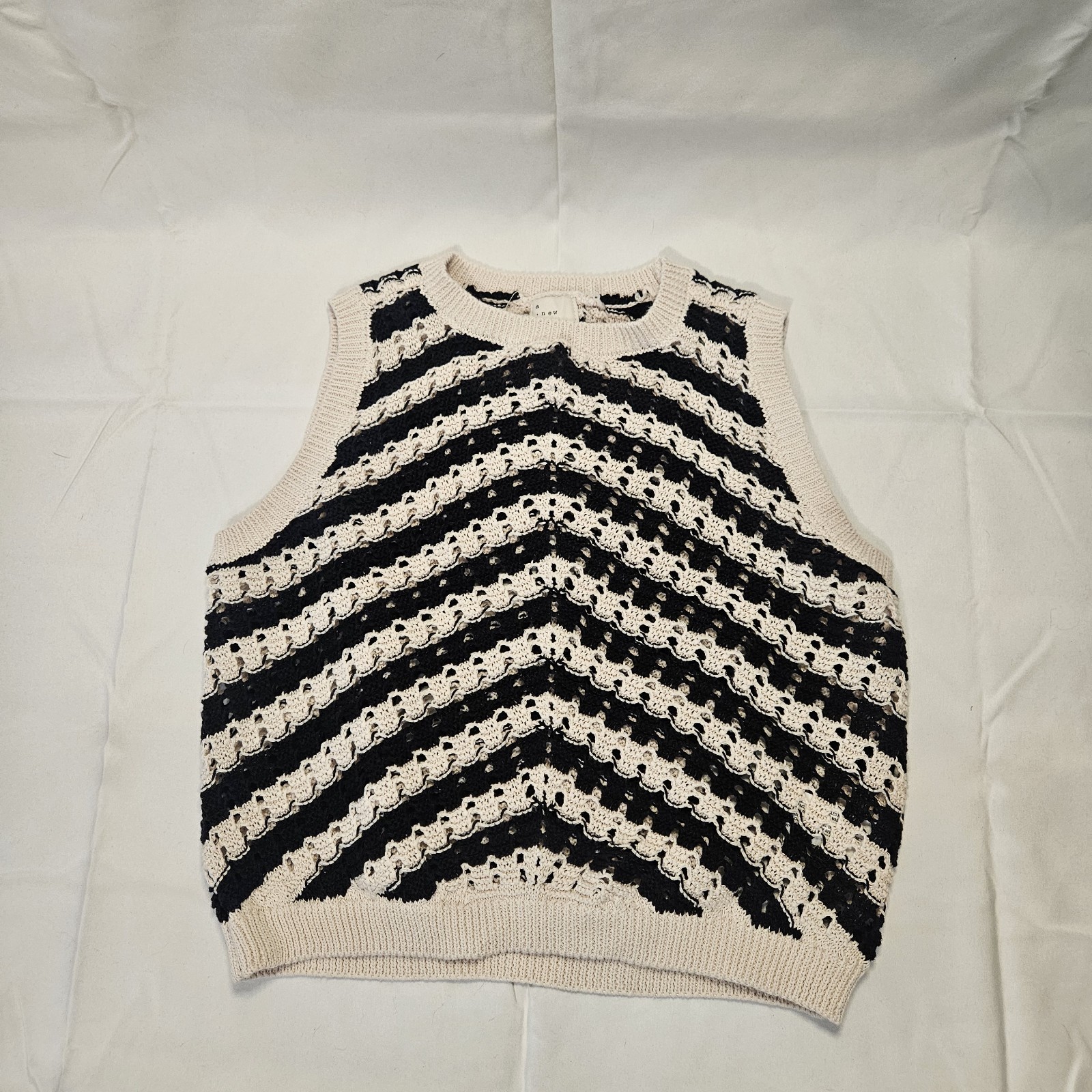A New Day Crochet Sweater Vest Chevron Knit Tank Top Black Cream Women’s XS