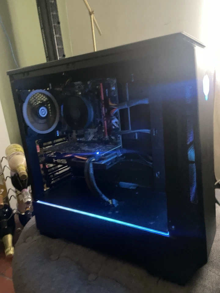 PC de escritorio para juegos Foto 2 de 4