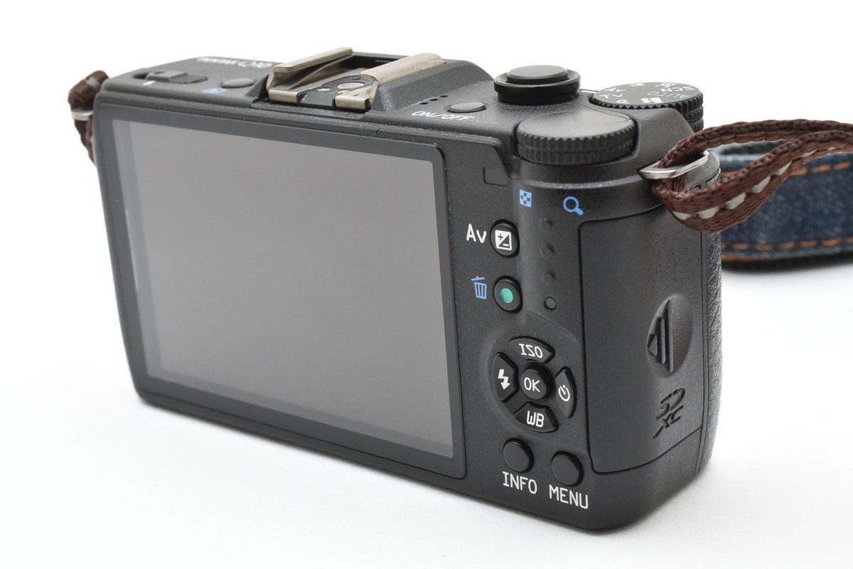 PENTAX Q10 12.4 MP Digital Camera w/01 standard prime Lens [Exc+++