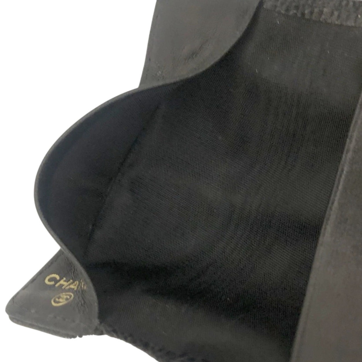 CHANEL Black Interlocking CC Logo Grained Calfski… - image 2