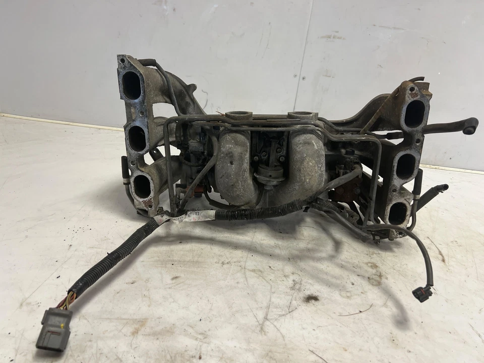 2002 - 04 Subaru Outback Впускной коллектор 3.0л 6 Cyl DOHC ONLY OEM 14001AB174 - Изображение 3 из 4