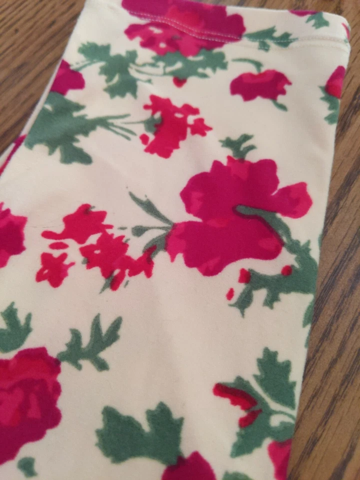 Lularoe OS Rojo Floral Sobre Fondo Crema Con Unicornio Oculto Nuevo Sin Etiquetas Foto 4 de 4