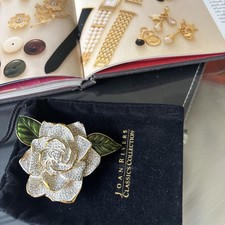 JOAN RIVERS LIMITED EDITION SWARVOSKI CRYSTAL ENAMEL GARDENIA BROOCH PIN NIB