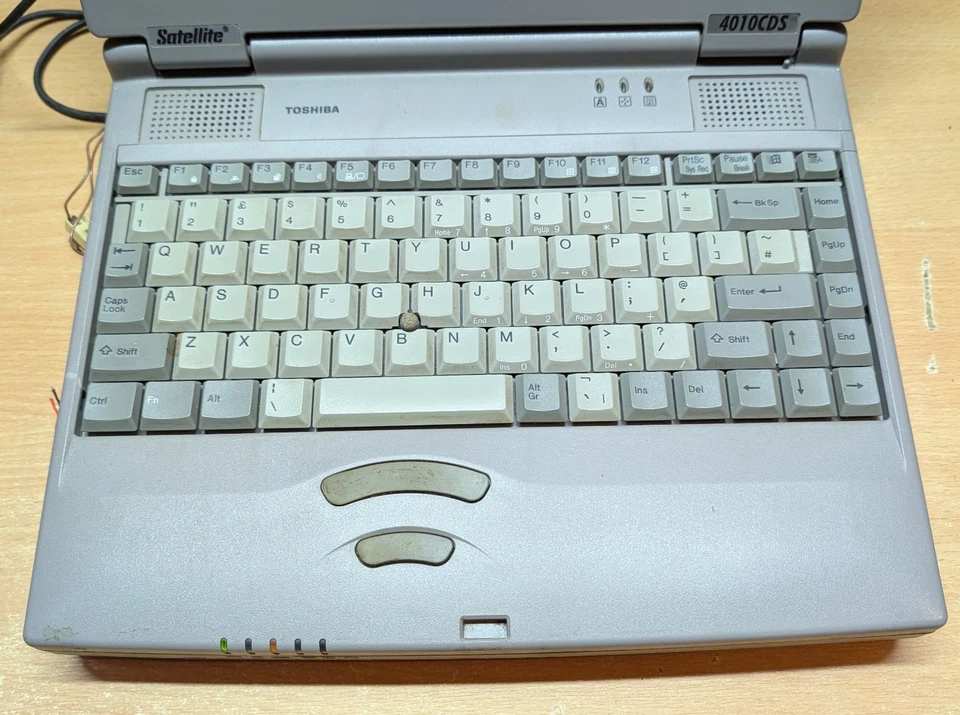 Vintage Toshiba Satellite 4010CDS Laptop *Spares/Repairs* - Image 3 of 4