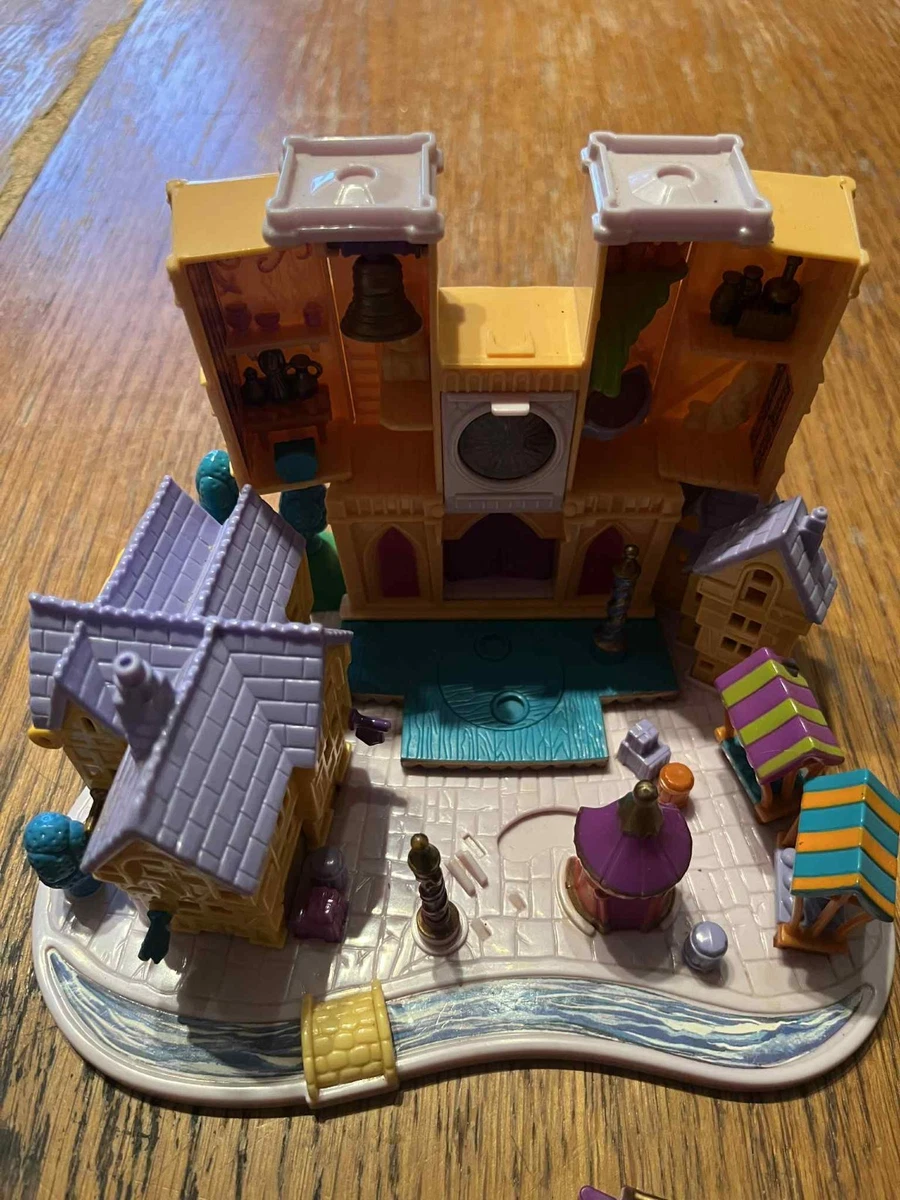 Polly Pocket Bluebird Notre Dame de Paris Le Bossu de Notre