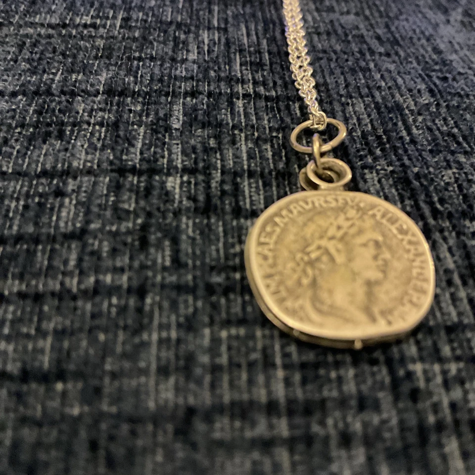 Very Old Silver Coin Says Lmpcaesmavrstv.alexander Au On 18 Inch Chain Silver - Image 3 of 4