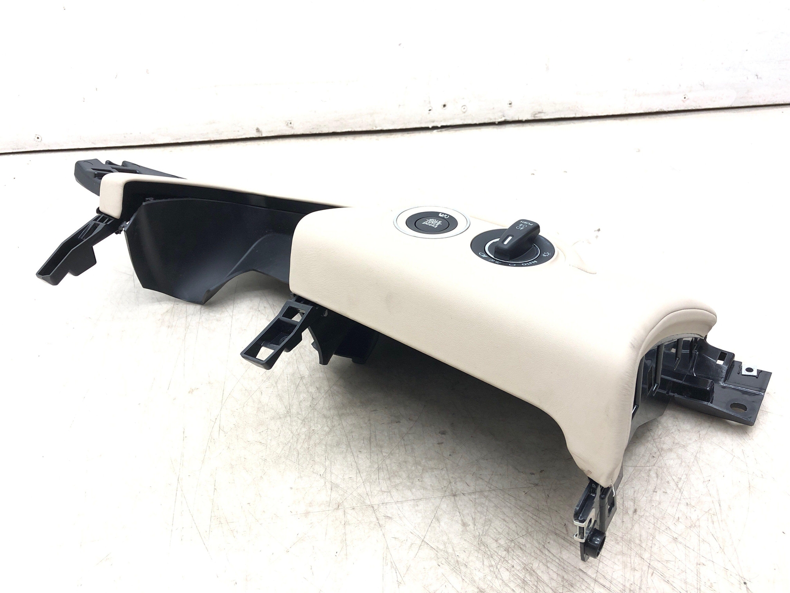 17-22 MASERATI LEVANTE FRONT LEFT UPPER SEAT BACKREST BACK PANEL 673001486 OEM