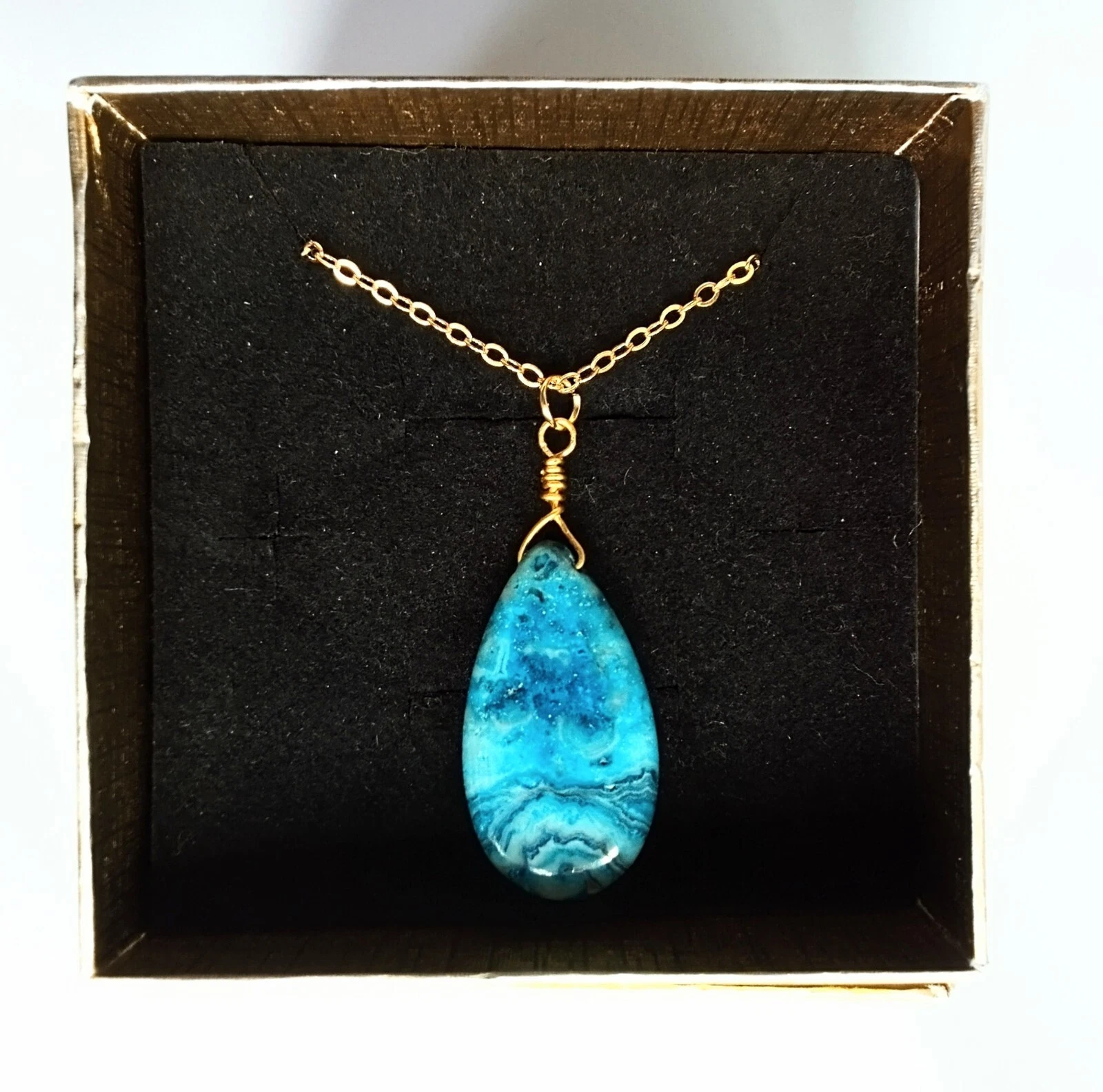 VETEMENTS Collana con ciondolo agata blu catena regolabile