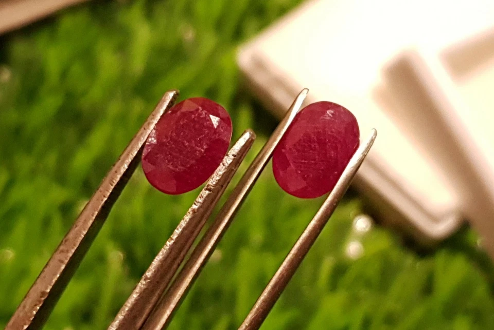 Mozambique Ruby 3.95cts Pair of Red Ruby IGI Certified Red Oval Ruby Cut Stone. - Image 4 of 4