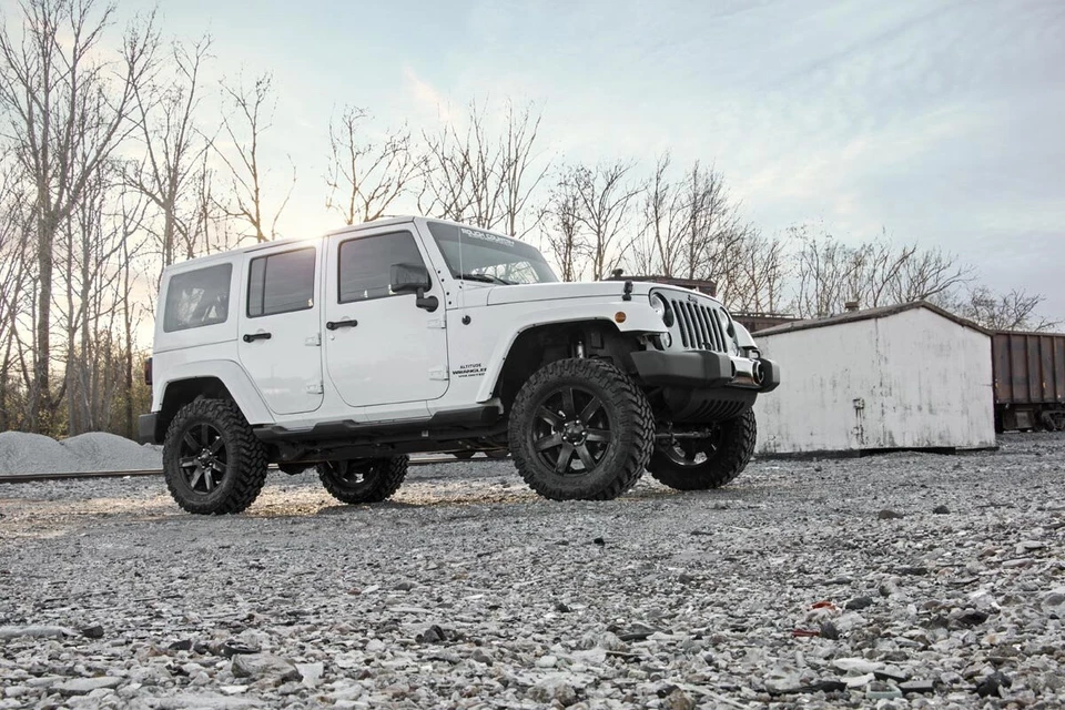 Rough Country 2.5" Suspension Lift Kit w/ Shocks for Jeep Wrangler JKU 07-18 4DR - Image 3 of 4