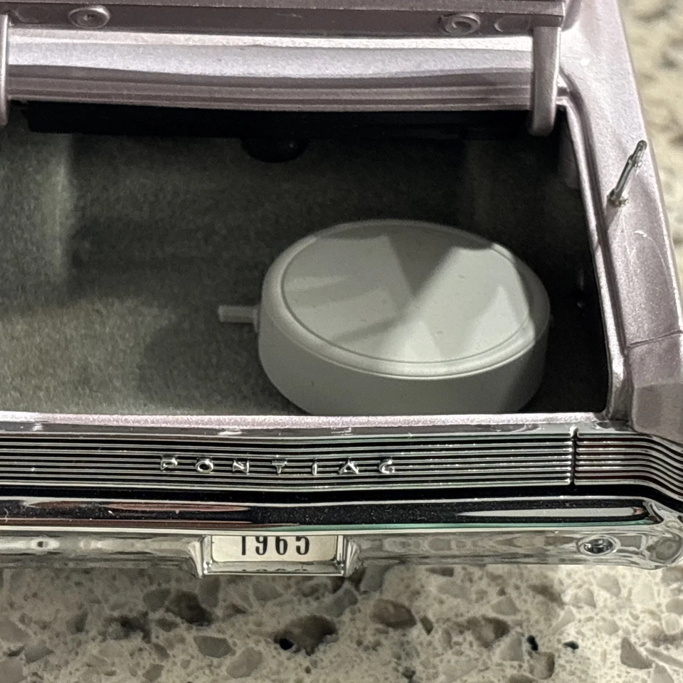 Danbury Mint 1965 Pontiac GTO Coupe 1/24 Scale Redline Wheels  - Image 3 of 4