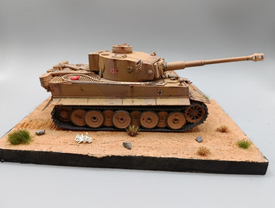 Tiger 131 / Bovington - gebaut / build - 1:48 - pro Finish - incl. Base