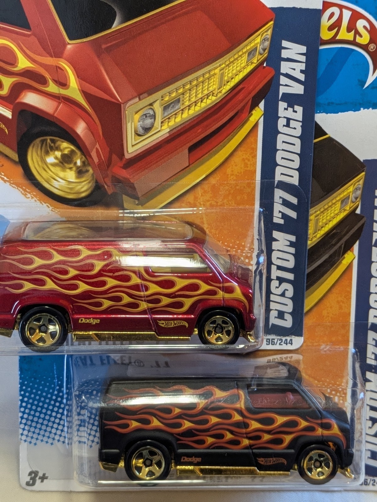 Hot Wheels Custom '77 Dodge Van Heat Fleet '11 Red& Black 1:64 Diecast 1977