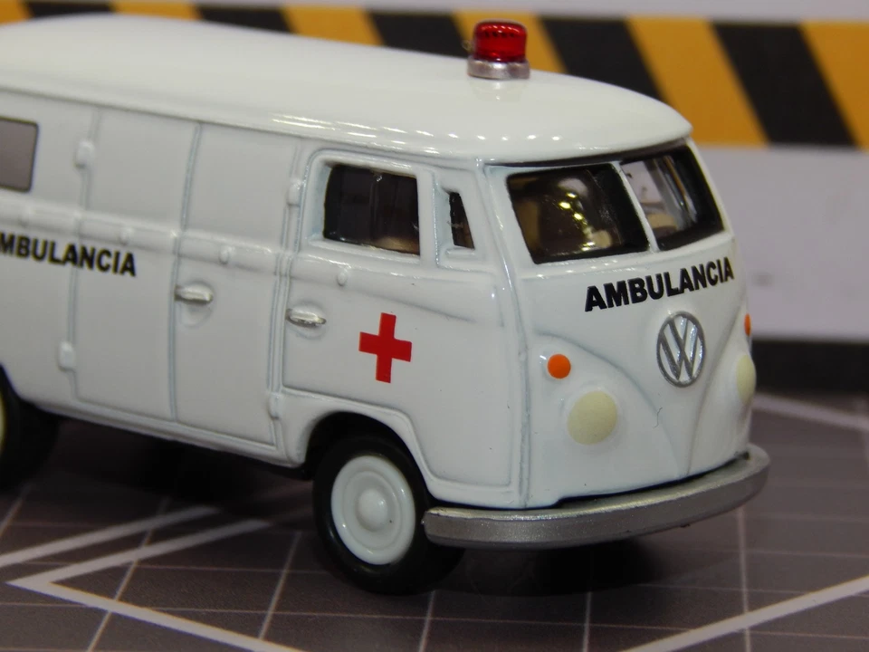 '65 1965 VW Volkswagen Bus Transporter Ambulance White Red Siren Cross MINT VHTF - Image 3 of 4