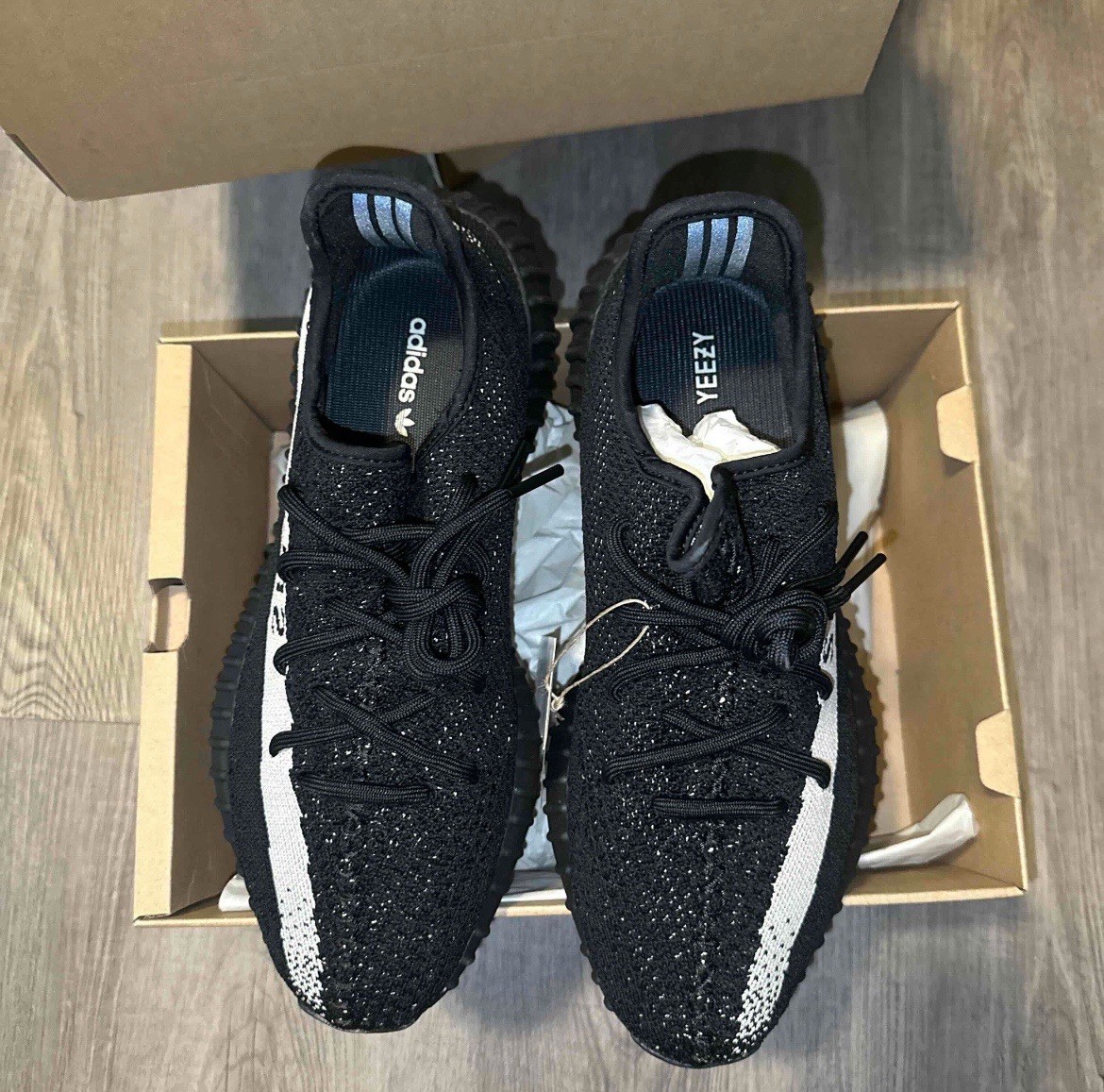New Size 10.5 - adidas Yeezy Boost 350 V2 Low Oreo BY1604
