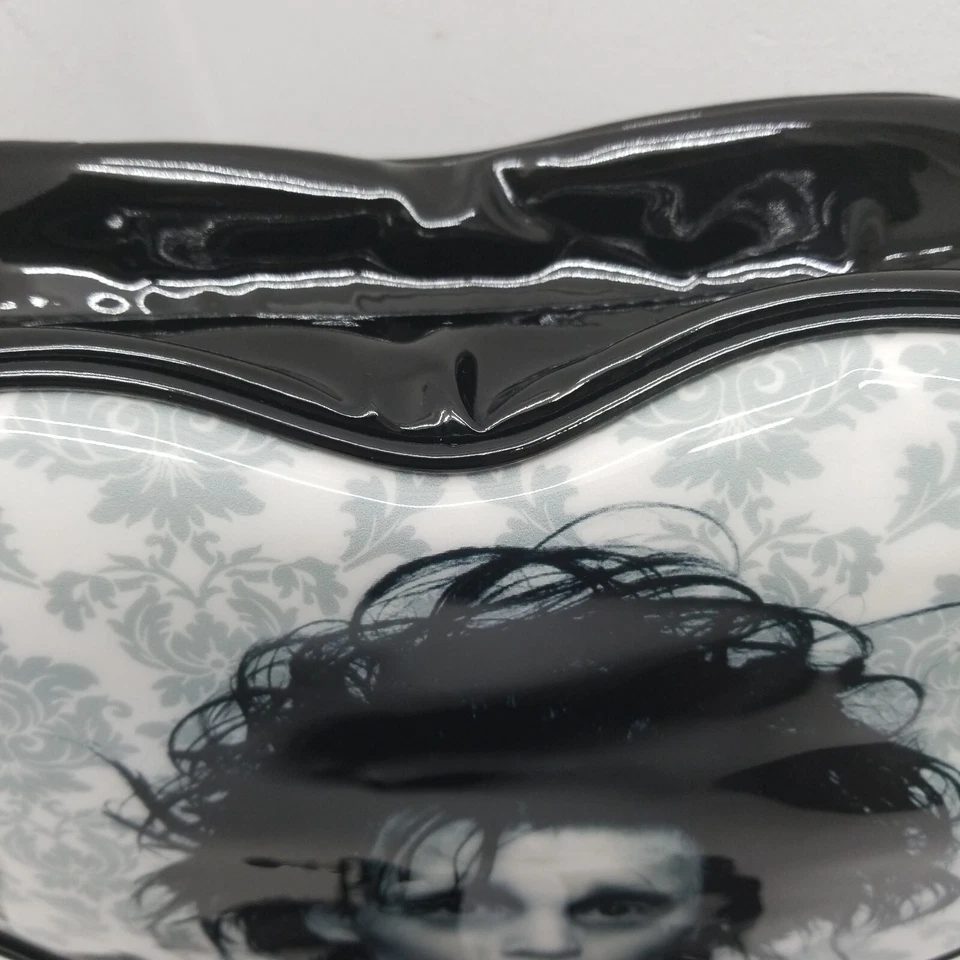 Rock Rebel Edward Scissor Hands Heart Shaped Shoulder Crossbody Bag - Image 3 of 4