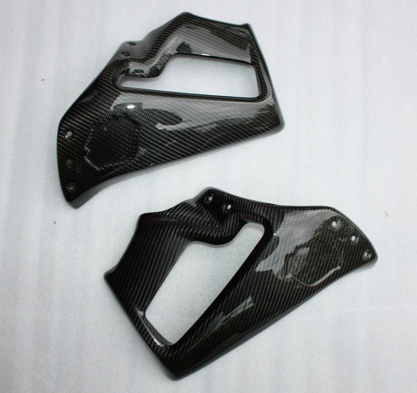 Caches latéraux V-Rod en carbone pour remplacer les flancs usés