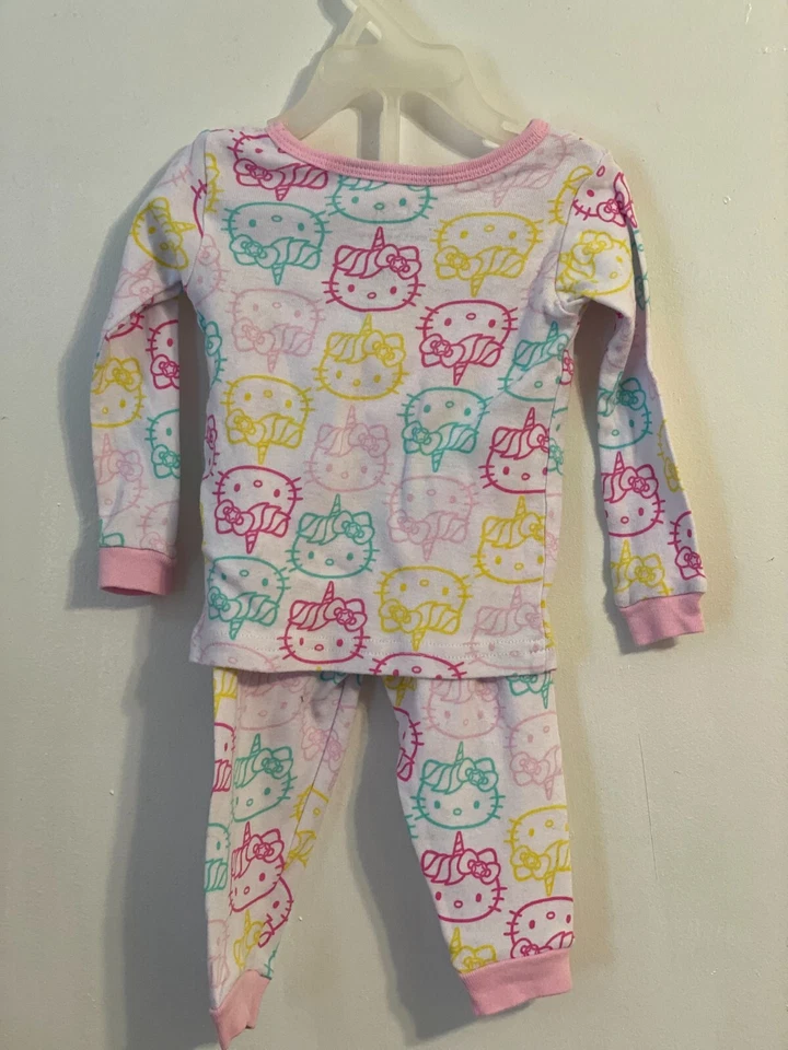 Conjunto de pijama para bebé niña Hello Kitty talla: 12 meses usado Foto 4 de 4
