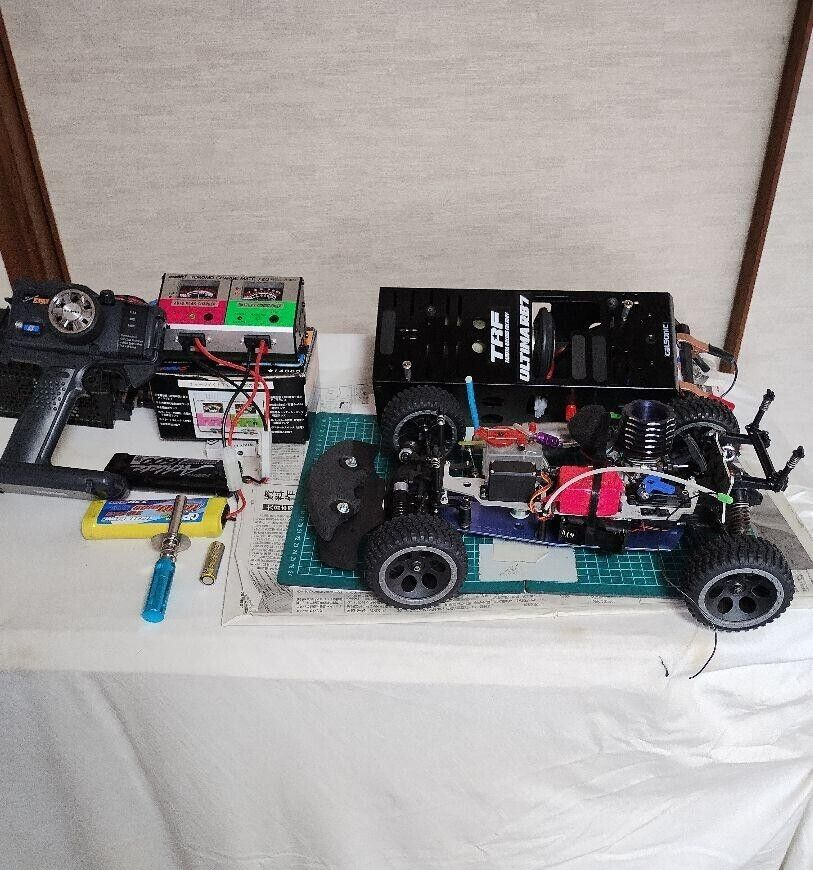 Kyosho 2-Speed RC Car with Engine Working Body and Accessories