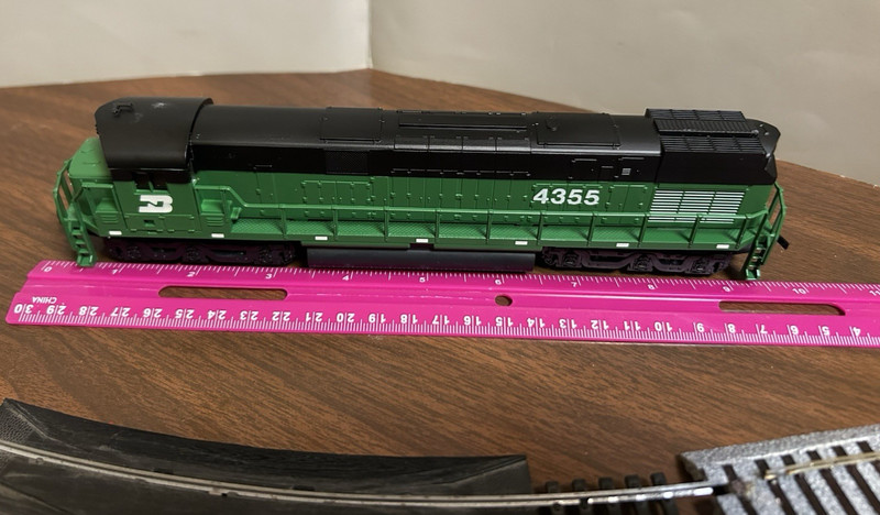 Life Like HO 4355 Burlington Northern Locomotive 8-Wheel Drive See Video RUNS