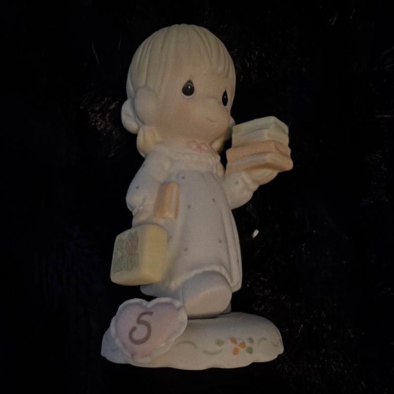 Precious Moments Growing in Grace Age 5 Porcelain Girl Figurine, 1995 White