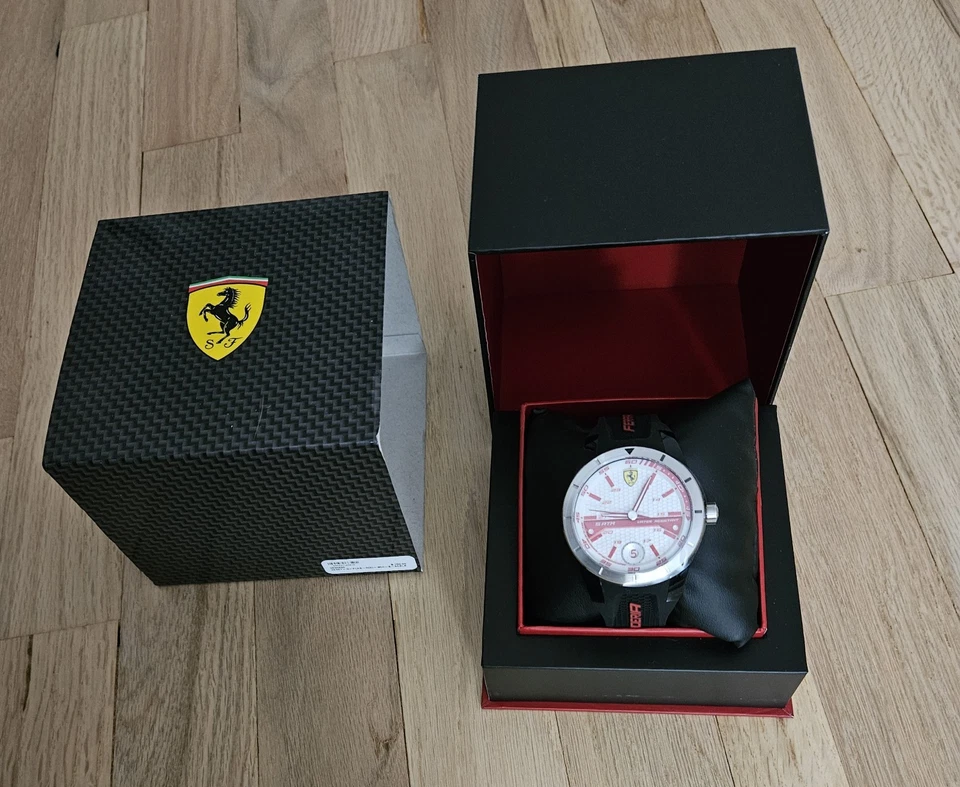 Nuevo reloj de cuarzo de lujo Ferrari sin usar Foto 3 de 4